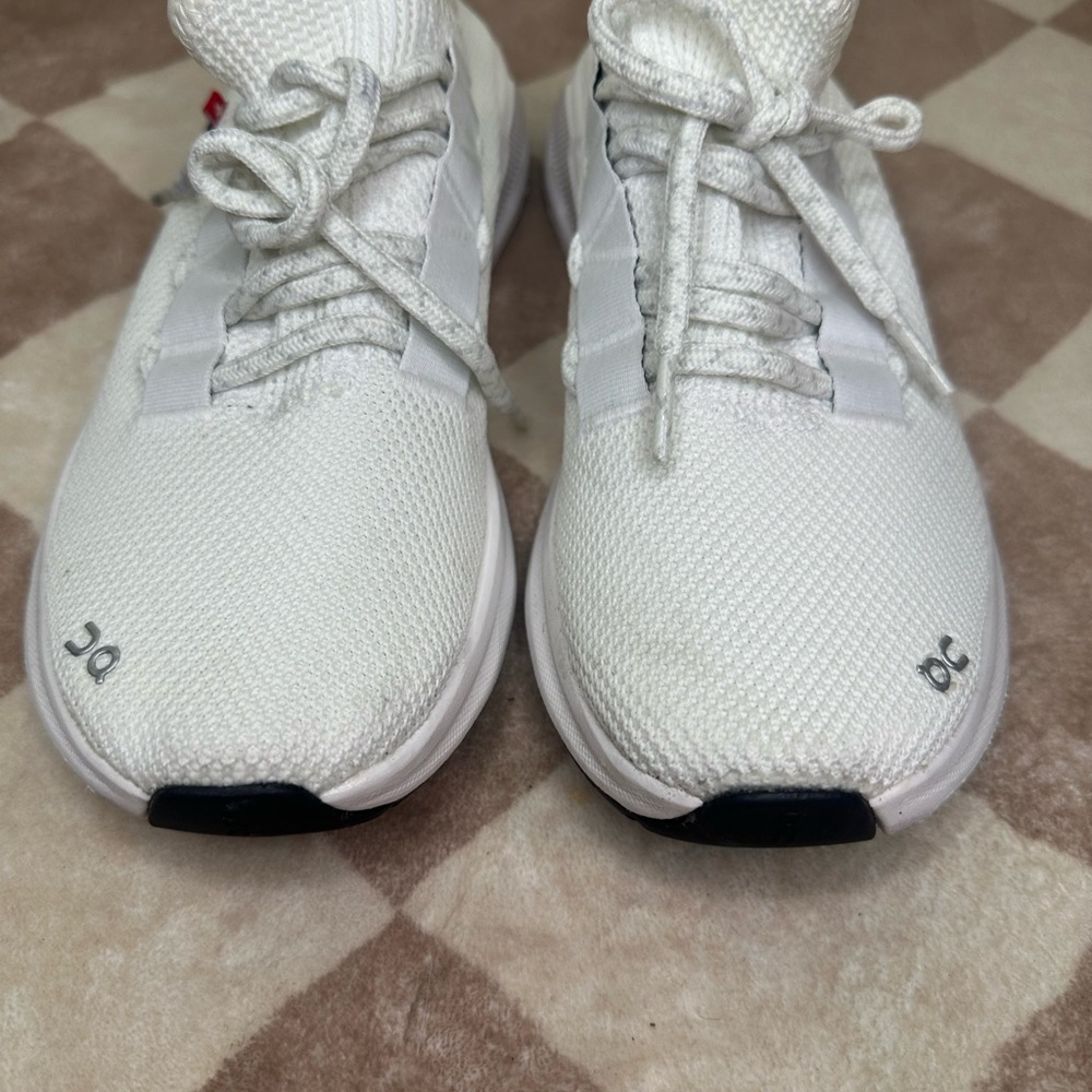 On Cloudeasy White Sneakers - Picture 3 of 9